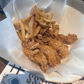 Yard House - Kids Fried Chicken Tenders - Bars Near Me - Sunrise, Florida Yard House - Kids Fried Chicken Tenders - Bars Near Me - Sunrise, Florida