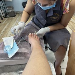 L A Nails And Spa - Look at the dirty water she wanted me to put my foot in