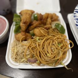 China Gourmet - Lunch special: sweet and sour chicken for my toddler