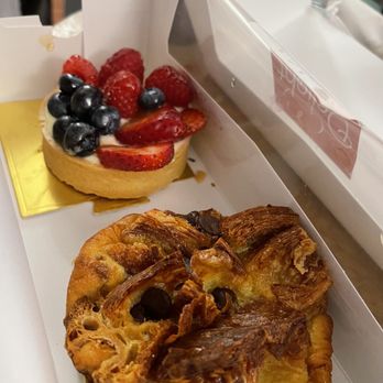 Delight Pastry - Fruit tart and bread pudding. - Desserts Near Me - Pasadena, California