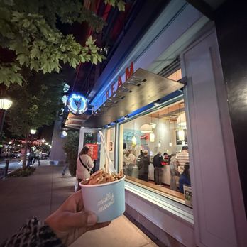 Molly Moon's - Ice Cream & Frozen Yogurt Near Me - Seattle, Washington