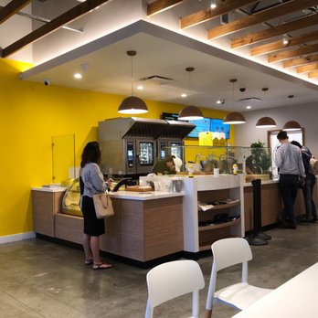Beard Papa's - Trying my first cream puff - Bakeries Near Me - Katy, Texas
