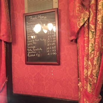 Ye Olde Mitre Inn - Classic London pub with the basics when it comes to food. - Pubs Near Me - London, XGL Ye Olde Mitre Inn - Classic London pub with the basics when it comes to food. - Pubs Near Me - London, XGL