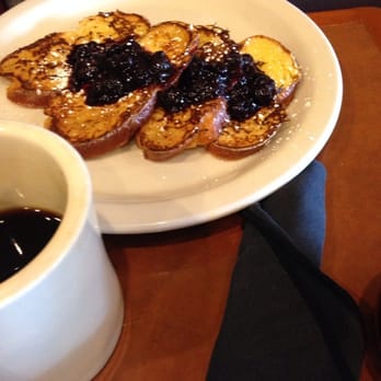 Café Eclectic - Challah French Toast with fresh fruit - Breakfast & Brunch Near Me - Memphis, Tennessee