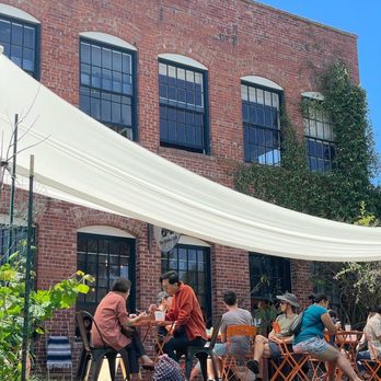 The Hidden Cafe - Outdoors + a huge open grass area - Coffee & Tea Near Me - Berkeley, California