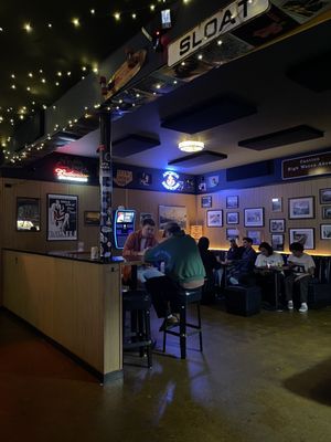 Pitt's Pub by null
