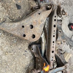 Windy City Mobile Mechanic - Taking apart rear end of vehicle