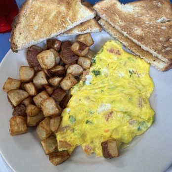 Northwood Diner - Veggie omelet with potatoes and sourdough toast - Diners Near Me - Northwood, New Hampshire