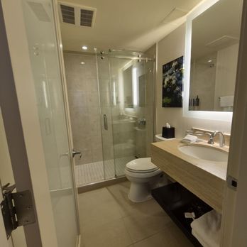 Sheraton Vancouver Wall Centre - Washroom - Hotels Near Me - Vancouver, British Columbia
