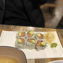 Kotoyama Ramen & Sushi - Salmon Avocado roll