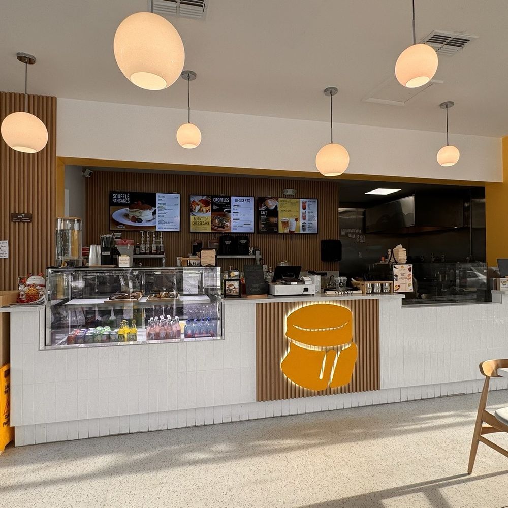 Fluffy Fluffy Dessert Cafe - Desserts Near Me - Orlando, Florida