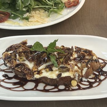Laurea Restaurant - Garlic cristone - Italian Near Me - Princeton, New Jersey