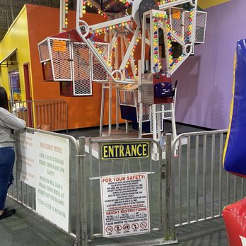 Kangaroo Jax - Mini Ferris wheel - Kids Activities Near Me - Greenville, South Carolina