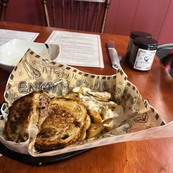 Franco's Bistro - This is the patty melt with sauté onions and Swiss cheese and a side of homemade fries;very good. - Italian Near Me - Gate City, Virginia Franco's Bistro - This is the patty melt with sauté onions and Swiss cheese and a side of homemade fries;very good. - Italian Near Me - Gate City, Virginia