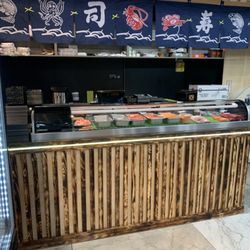 Fujisan Japanese Mart - Sushi counter