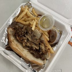 Zippliners Kitchen - Pulled Pork Sandwich
