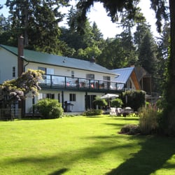 Belle Vue Bed and Breakfast - View from the beach, facing the inn