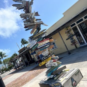 Boat House Bar & Grill - Outside - Bars Near Me - Key West, Florida Boat House Bar & Grill - Outside - Bars Near Me - Key West, Florida