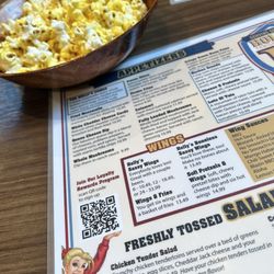 Holly's Restaurant & Pub - Free popcorn