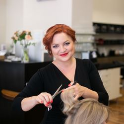 Wessely - Salonmanagement & Stylistin Julia