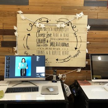 Expressions - The workstation for viewing proofs. The desk is a whiteboard so you can write your favorites right on the desk! - Event Photography Near Me - Aiea, Hawaii