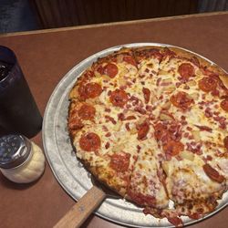 Fred's Pizza Express - 14 inch Hawaiian pizza with pepperoni added