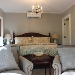 Holbrook House - Lafayette Suite Largest suite with private entrance, patio Large tiled shower with body jets and rain shower