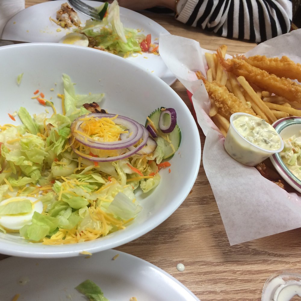 Mom's Diner - Chicken salad and shrimp tempura - Diners Near Me - Pahrump, Nevada