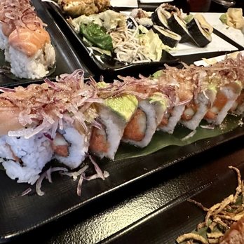 La Zona Sushi - Sake House Fresh Roll - Sushi Bars Near Me - Los Angeles, California