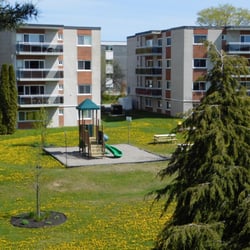 Pine Allard Properties - inner courtyard