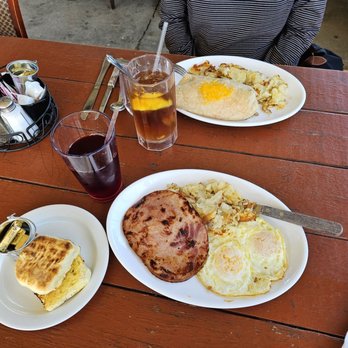 Cornerstone Cafe & Bar - Breakfast & Brunch Near Me - West Sacramento, California