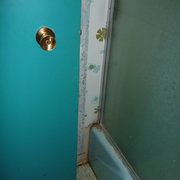 Photo of Arne's Royal Hawaiian Motel - Baker, CA, United States. Bathroom - detail