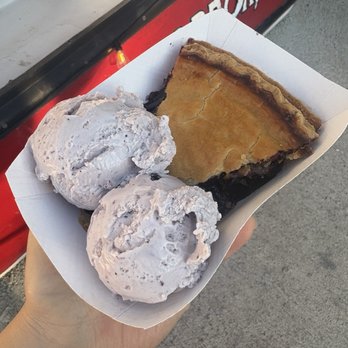 Bar Harbor Lobster Pound - Blueberry pie with blueberry ice cream - Seafood Near Me - Bar Harbor, Maine Bar Harbor Lobster Pound - Blueberry pie with blueberry ice cream - Seafood Near Me - Bar Harbor, Maine