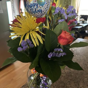 Bulldog Flowers - What I received from Bulldog Flowers (clearly NOT what I ordered) - Florists Near Me - Athens, Georgia Bulldog Flowers - What I received from Bulldog Flowers (clearly NOT what I ordered) - Florists Near Me - Athens, Georgia