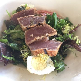 Geoffrey's Malibu - Seared tuna salad - Seafood Near Me - Malibu, California Geoffrey's Malibu - Seared tuna salad - Seafood Near Me - Malibu, California