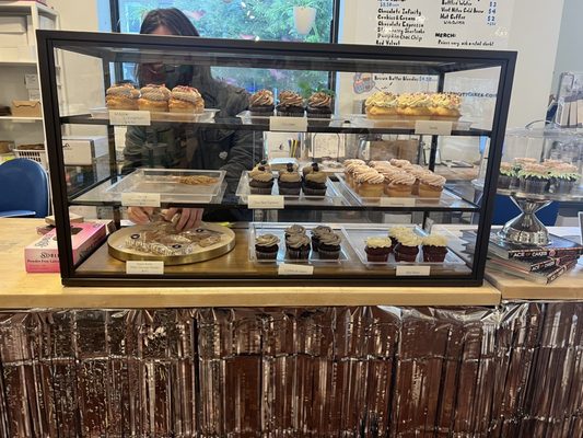 Charm City Cakes by null