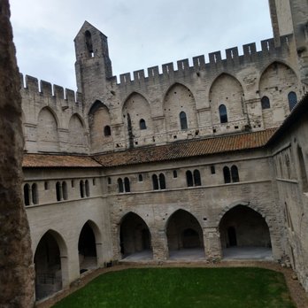 Avignon - Courtyard - Landmarks & Historical Buildings Near Me