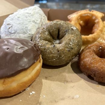 Donutology - Donuts Near Me - Kansas City, Missouri