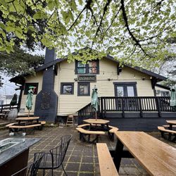 The Dullahan Irish Pub - Outside patio