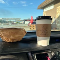 Buckin' Coffee - Caramel Latte & Egg, Provolone & avocado Bagel