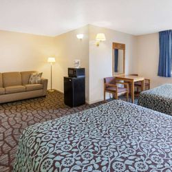 Days Inn by Wyndham Manistee - Guest room