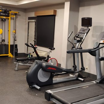 Canalta Lodge - Adequate gym. - Hotels Near Me - Banff, Alberta