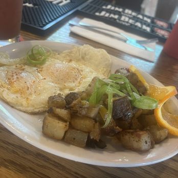 Roadhouse Billiards & Brew - Breakfast - Cocktail Bars Near Me - Eugene, Oregon