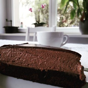 Lotti & August - Café - Pariser Torte für Schoko-Fans - Cafes Near Me - Berlin, BE Lotti & August - Café - Pariser Torte für Schoko-Fans - Cafes Near Me - Berlin, BE