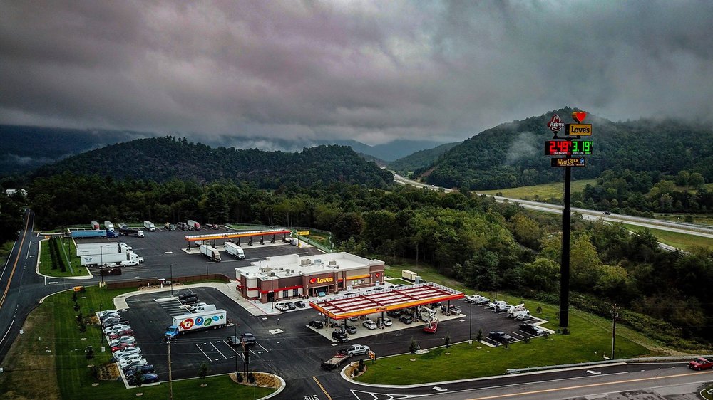 LOVE’S TRAVEL STOP Updated September 2024 45 Photos 6168 N Scenic