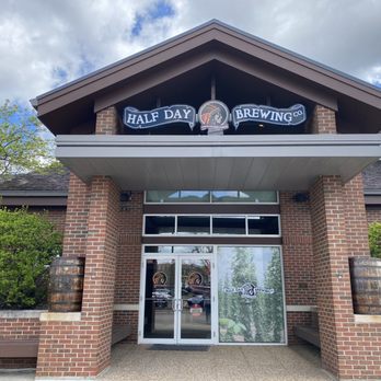 Half Day Brewing - Outside - Pubs Near Me - Lincolnshire, Illinois Half Day Brewing - Outside - Pubs Near Me - Lincolnshire, Illinois