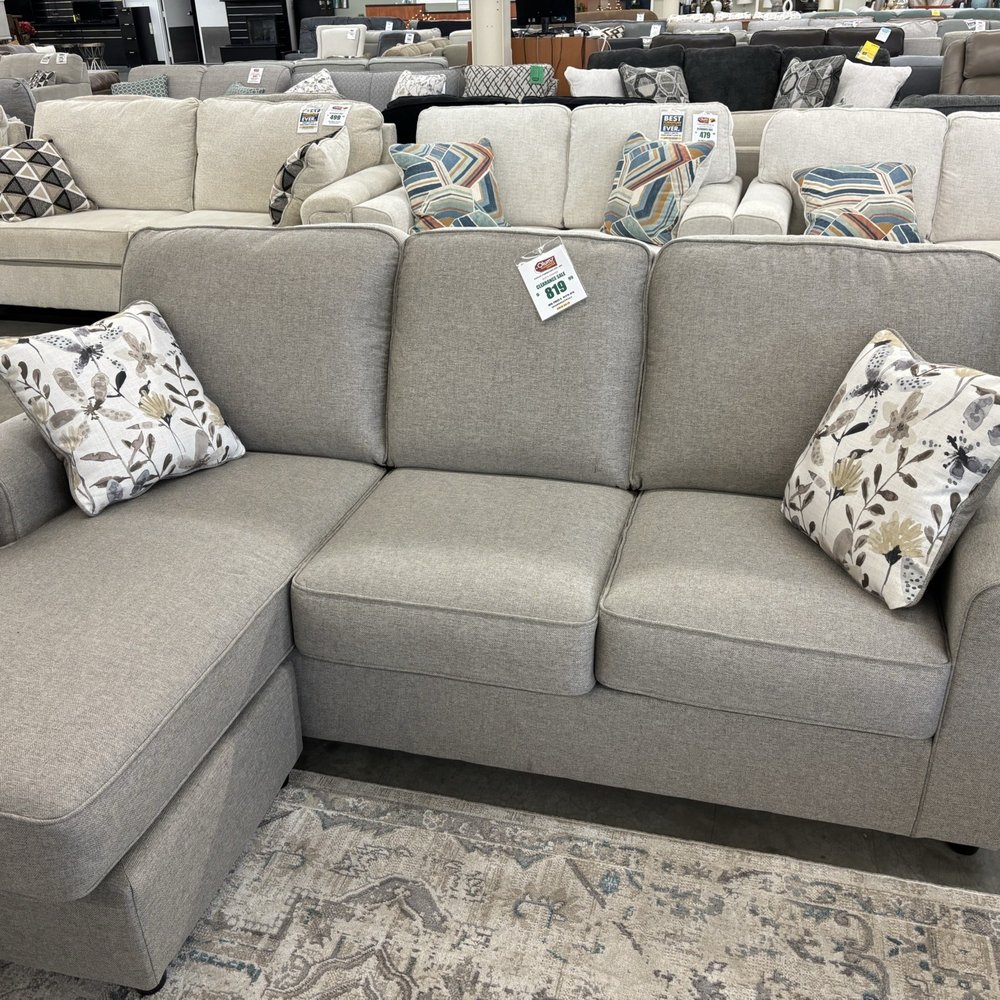 Olum's Clearance Center - Couch, rug, tables and lamps! - Appliances Near Me - Johnson City, New York Olum's Clearance Center - Couch, rug, tables and lamps! - Appliances Near Me - Johnson City, New York