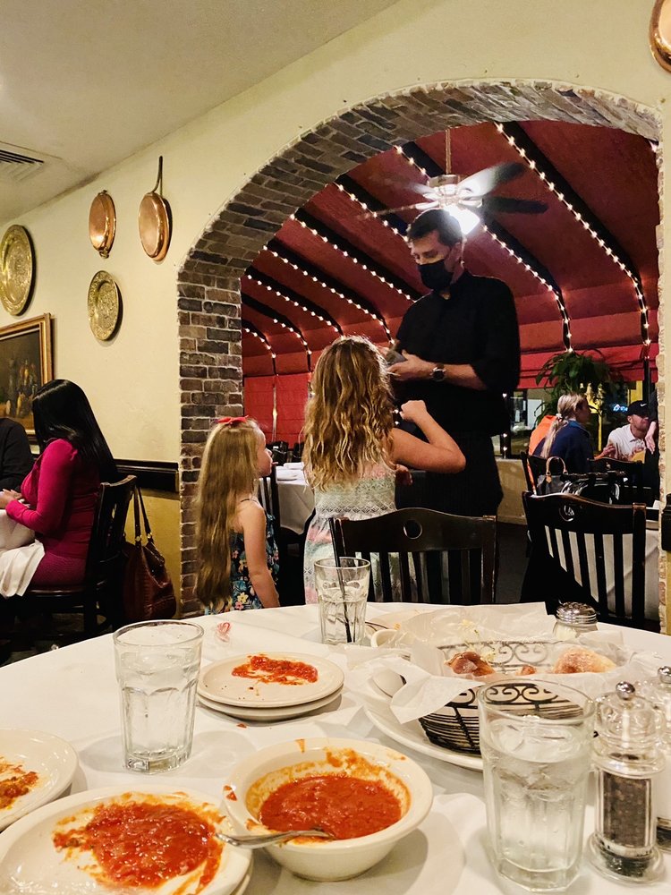 Giannis Italian Restaurant