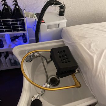 Toma Head Spa - Sink area - Hair Salons Near Me - St. Petersburg, Florida