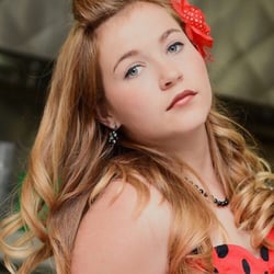 Jessica Lynne Hair and Makeup - 50s style photoshoot hair